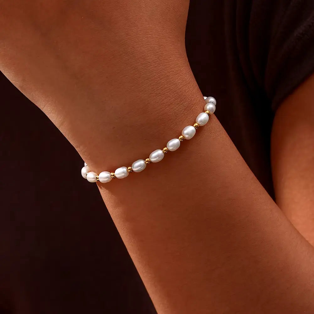 Vintage-Perlenarmband in natürlichem Stil