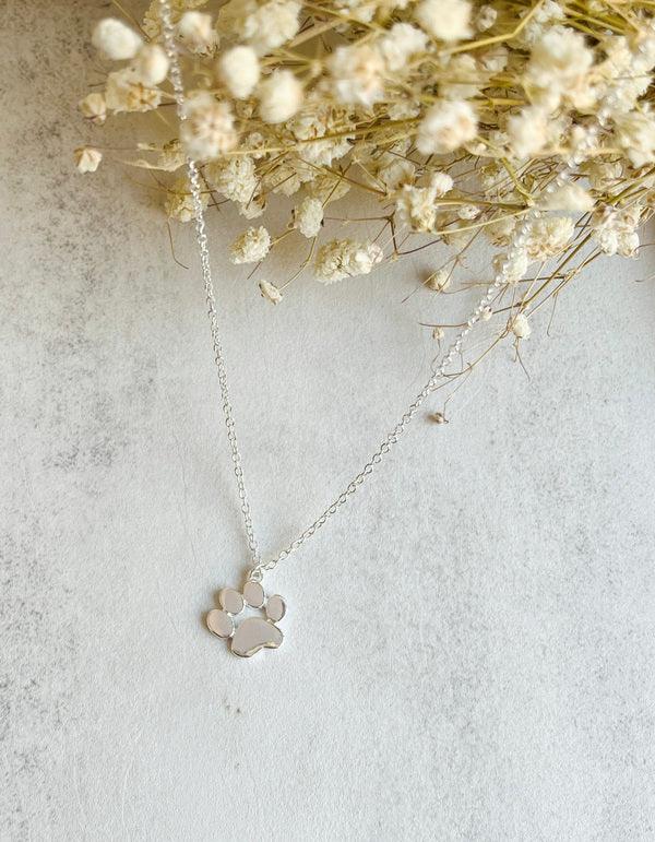 Elegante Silberkette mit Pfotenabdruck