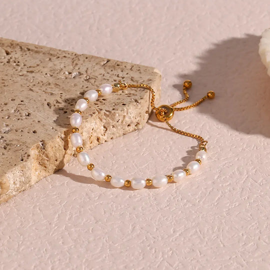 Vintage-Perlenarmband in natürlichem Stil