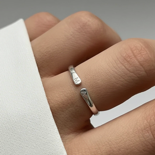 1+1 GRATIS – Verstellbarer Ring mit Initiale