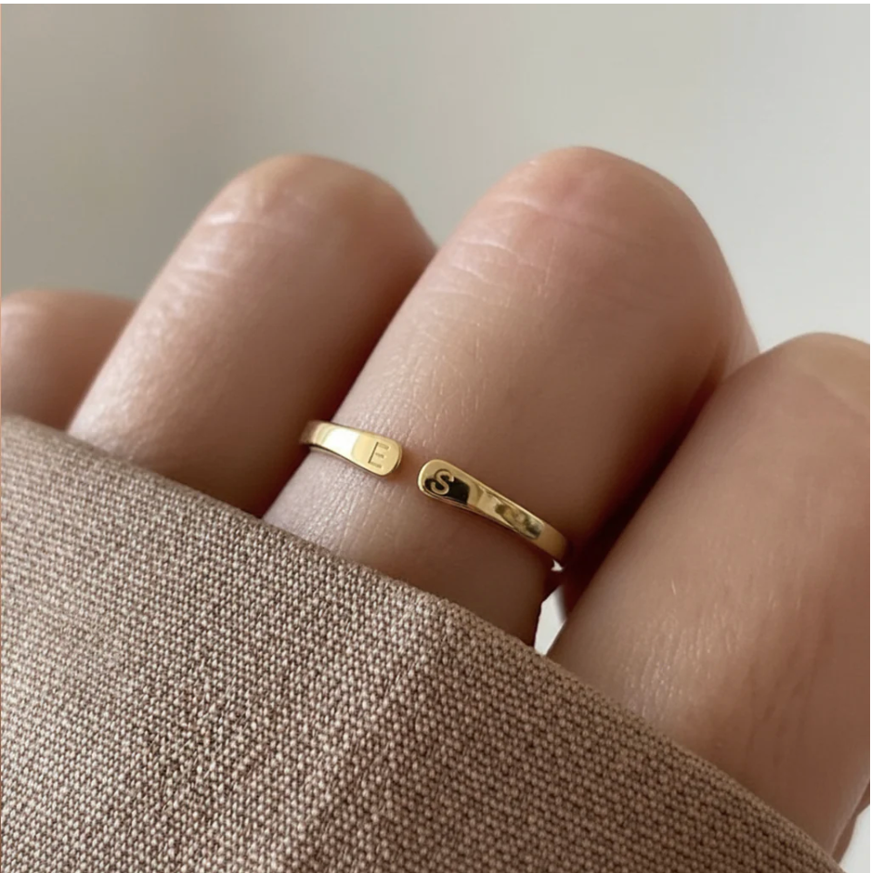 1+1 GRATIS – Verstellbarer Ring mit Initiale