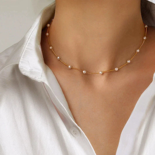 Goldfarbene Perlenkette