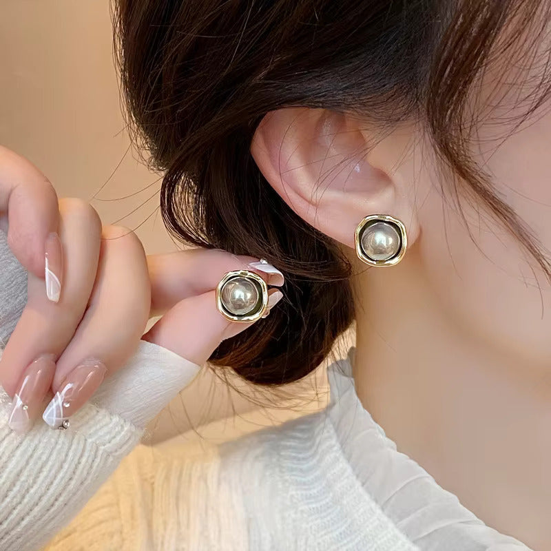 Kassandra – Elegante Vintage-Ohrringe mit schwarzen Perlen