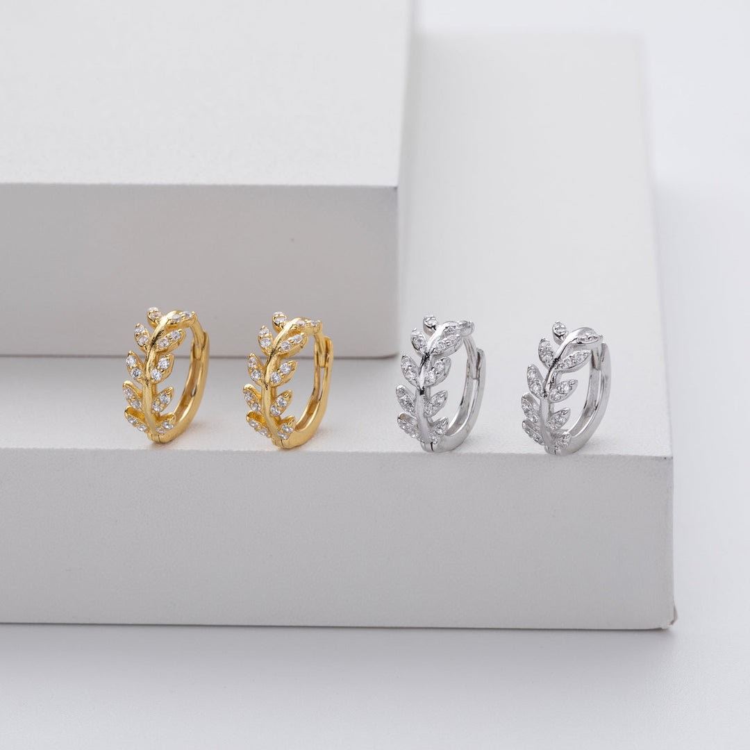 Laticia – Elegante Ohrringe mit Blattmotiv und gefassten Steinen
