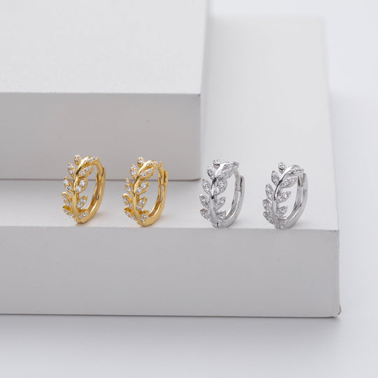 Laticia – Elegante Ohrringe mit Blattmotiv und gefassten Steinen