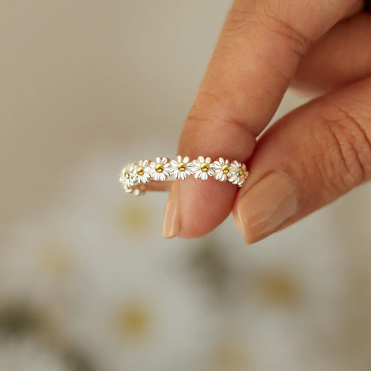 Luxuriöser Ring mit Blumenmotiv