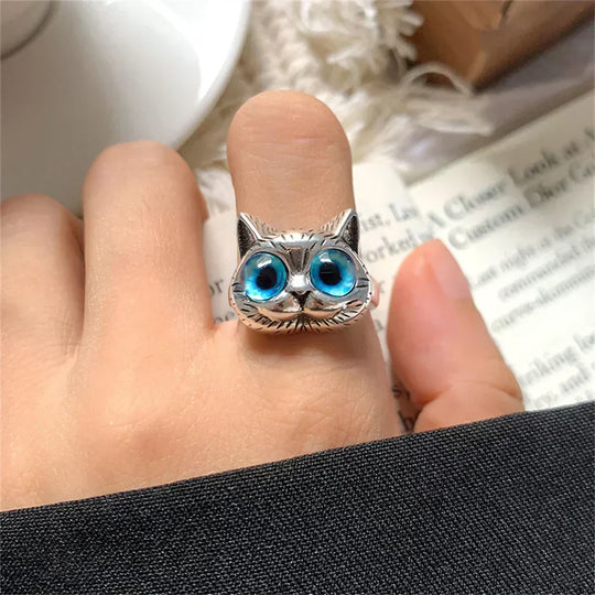 Vintage-inspirierter Ring in Silberfarbe mit blauen Katzenaugen