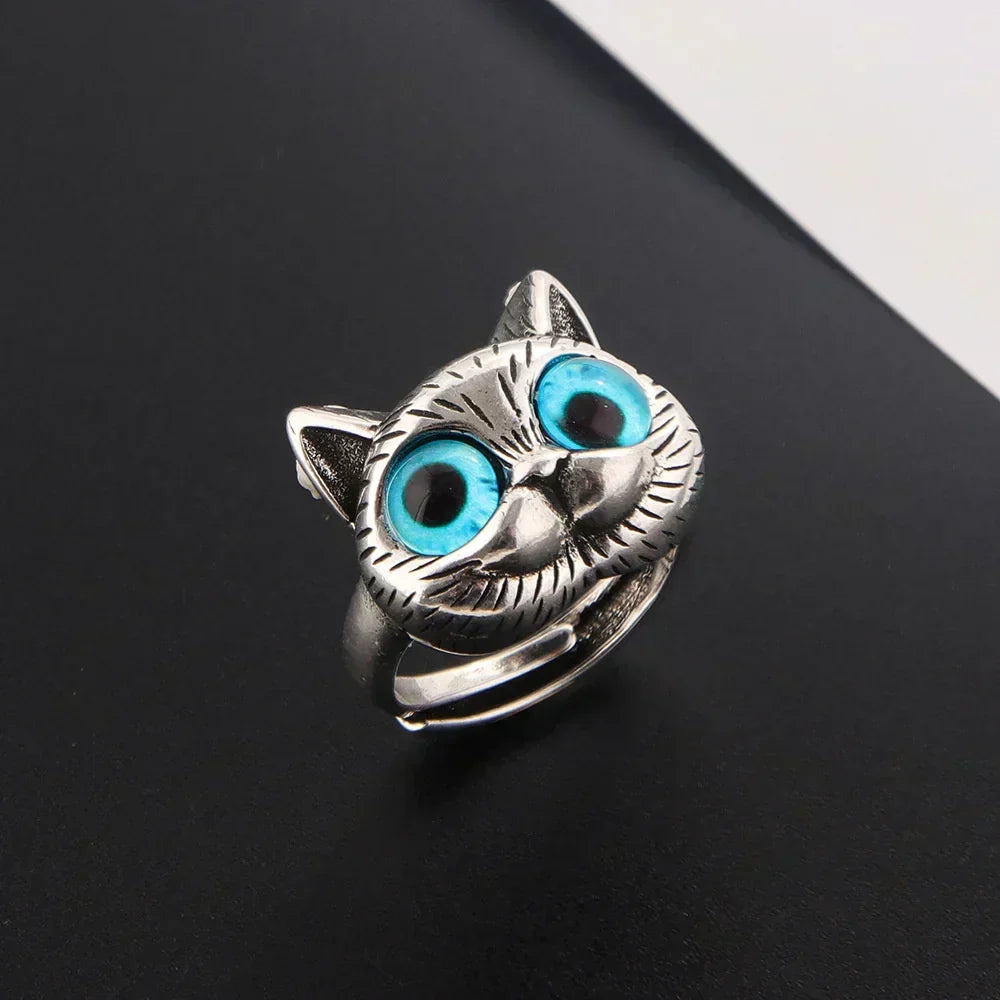 Vintage-inspirierter Ring in Silberfarbe mit blauen Katzenaugen