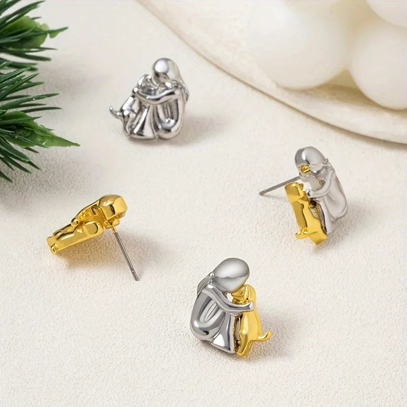 Zweifarbige Huggie-Ohrringe in Silber und Gold