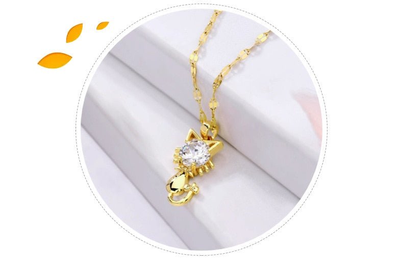 Goldplattierter Katzenanhänger mit Zirkonia