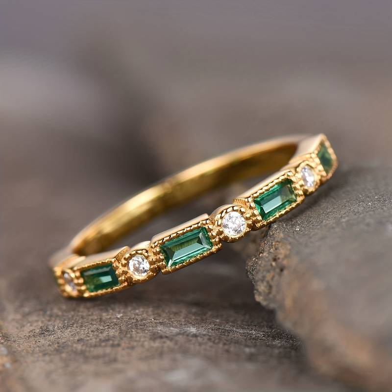 Alexia – Ring mit grünem Band, Zirkonia und Prismaeffekt, goldfarben