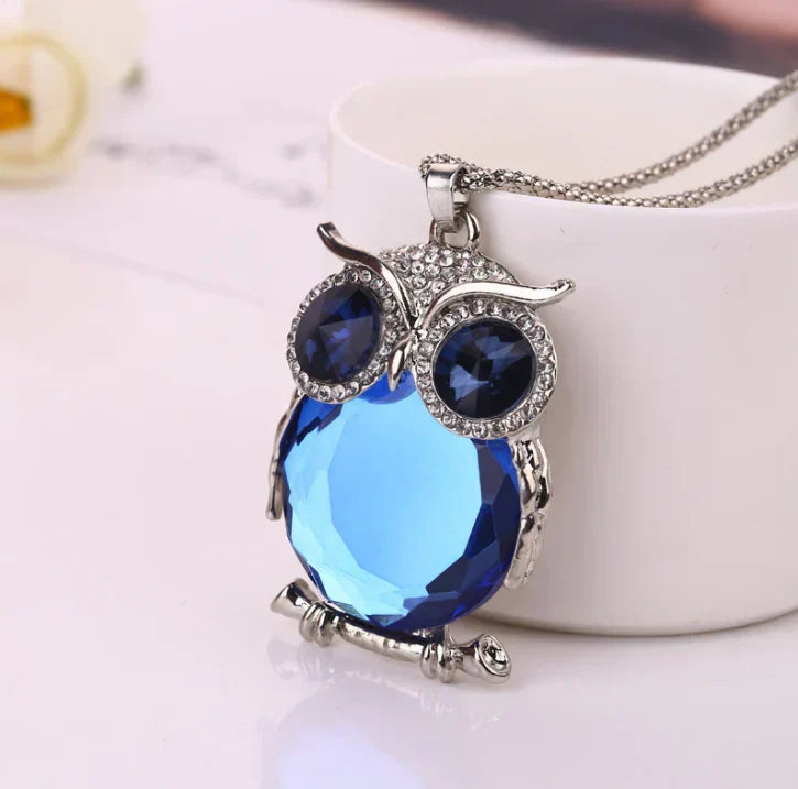 Ella – Halskette mit Eule und blauem Kristall
