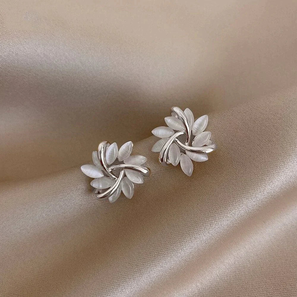 Courtney – runde Ohrstecker mit Opal-Details